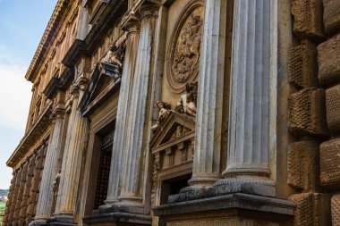Granada, İspanya 2019. V. Carlos Sarayı'nın detay görünümü 