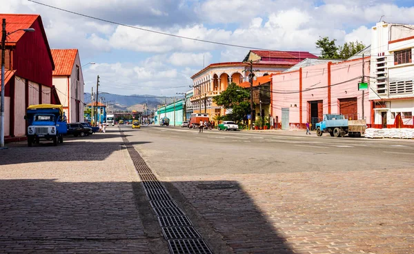Santiago de Cuba, Cuba – 2019. Traffico automobilistico a Santiago de Cuba — Foto Stock