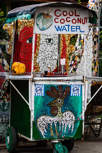 L'Avana, Cuba - 2019. Stand vendita acqua di cocco — Foto Stock