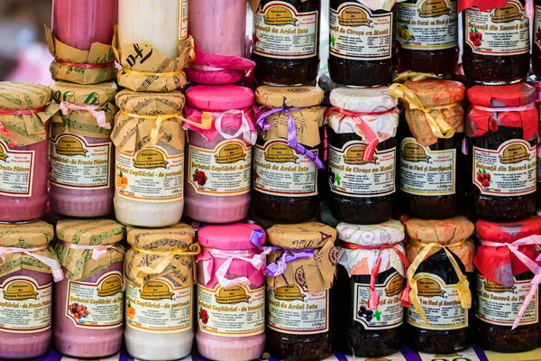 Frascos caseiros de compota para venda em um festival de comida em Bucareste , — Fotografia de Stock