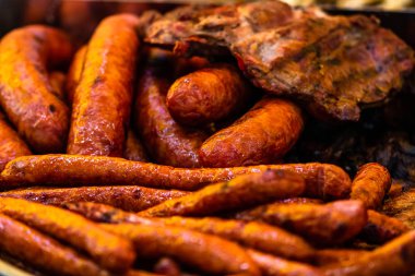 Bir kömür ızgara, domuz biftek, tavuk br sulu buğulama et