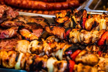 Bir kömür ızgara, domuz biftek, tavuk br sulu buğulama et