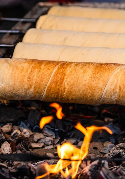 Zubereitung des berühmten, traditionellen und köstlichen ungarischen — Stockfoto