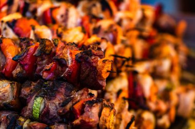 Bir kömür ızgara, domuz biftek, tavuk br sulu buğulama et