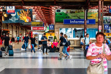 Bükreş'teki ana tren istasyonunda seyahat edenler, North Railwa
