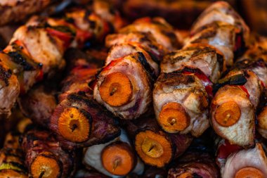 Bir kömür ızgara, domuz biftek, tavuk br sulu buğulama et