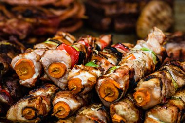 Bir kömür ızgara, domuz biftek, tavuk br sulu buğulama et