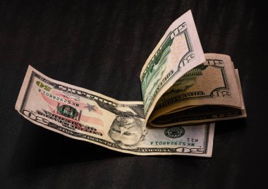 Para masada, dolar siyah masada.