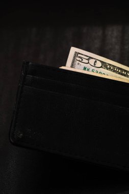 Masada para olan adam cüzdanı, dolarlarla cüzdan.