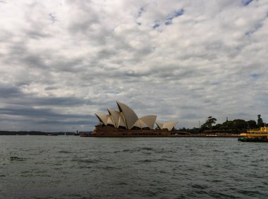 Bulutlu bir günde Opera Binası. Sydney, Avustralya, 2019.