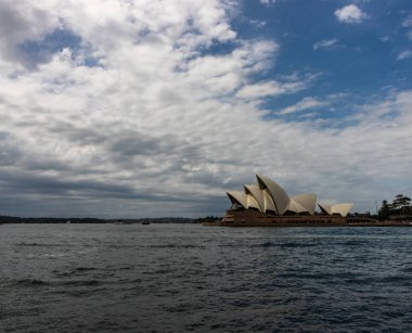 Bulutlu bir günde Opera Binası. Sydney, Avustralya, 2019.