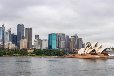 Opera Binası ve Sydney limanı manzarası. Sydney, Avustralya, 2019.