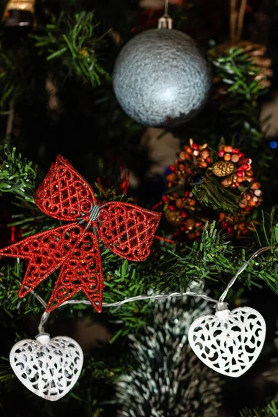 Foto van kerstversiering. Kerstballen. Kleurrijke decora — Stockfoto