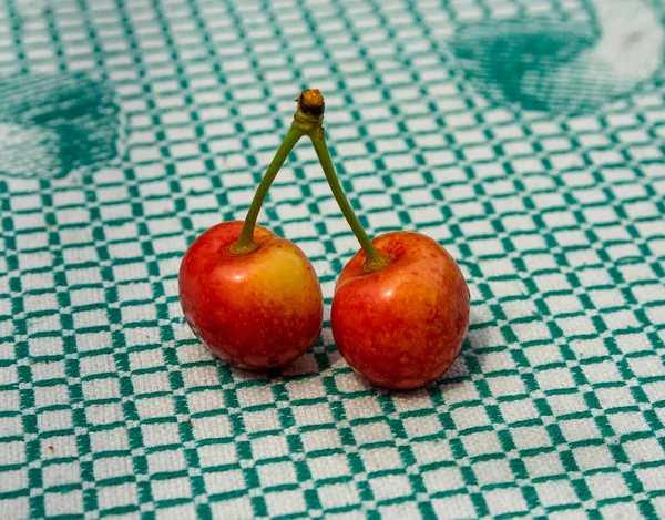 Cerezas rojas frescas. Foto de cerca de cerezas , — Foto de Stock