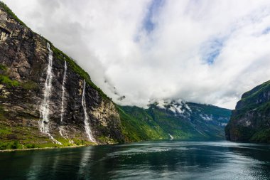 Geiranger, Norveç 'te Yedi Kız Kardeş Şelalesi (7 Kardeş Wat
