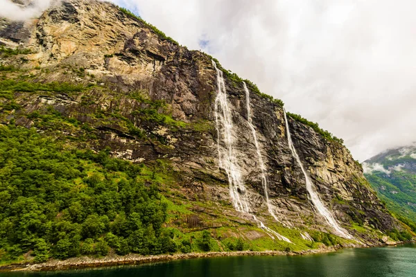 The Seven Sisters waterfall in Geiranger, Norway ( 7 Sisters Wat — Stock Photo, Image