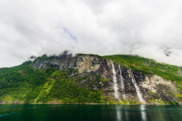 The Seven Sisters waterfall in Geiranger, Norway ( 7 Sisters Wat — Stock Photo, Image