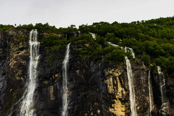 Ο καταρράκτης των Επτά Αδελφών στο Geiranger της Νορβηγίας (7 Sisters Wat — Φωτογραφία Αρχείου