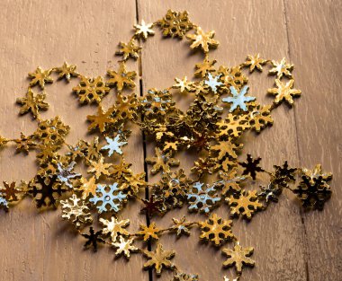 Tahta üzerinde Noel süslemeleri. Noel konsepti. Kar!