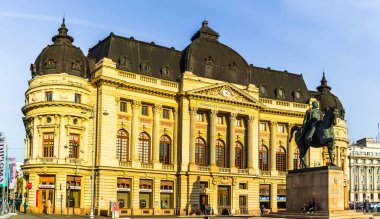 Calea Victoriei, Ulusal Kütüphane ve binicilik heykeli 