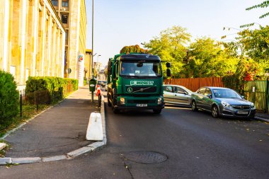 Bükreş, Romanya sokaklarında çöp kamyonu, 2019