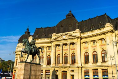 Calea Victoriei, Ulusal Kütüphane ve binicilik heykeli 