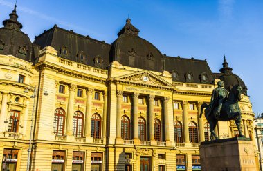 Calea Victoriei, Ulusal Kütüphane ve binicilik heykeli 