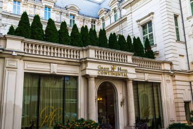 Bükreş 'teki Grand Hotel Continental binasına giriş.