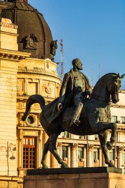 Calea Victoriei, Ulusal Kütüphane ve binicilik heykeli 