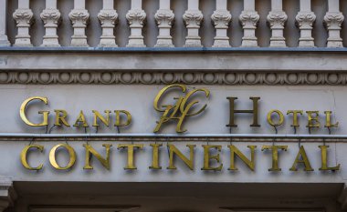 Bükreş 'teki Grand Hotel Continental binasına giriş.