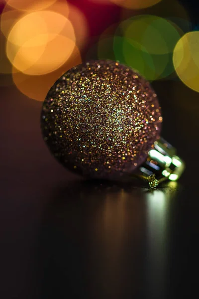 Рождественские украшения и украшения. Рождественская композиция на Blu — стоковое фото