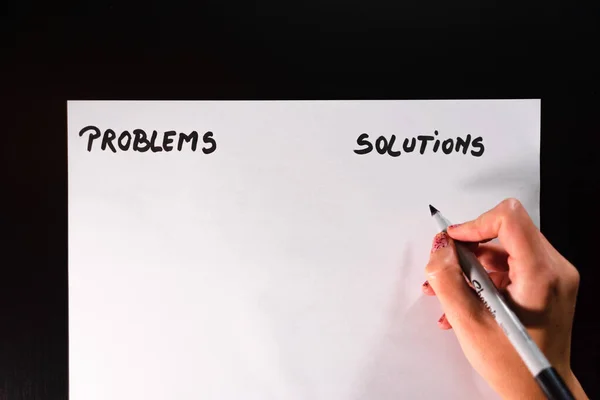 Escrevendo lista de problemas e soluções. Problemas e soluções de texto — Fotografia de Stock