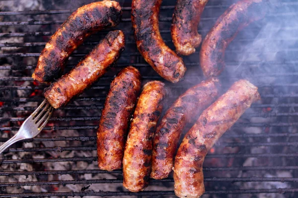 Embutidos Parrilla Una Barbacoa Carbón Vista Superior Sabrosa Barbacoa Concepto — Foto de Stock