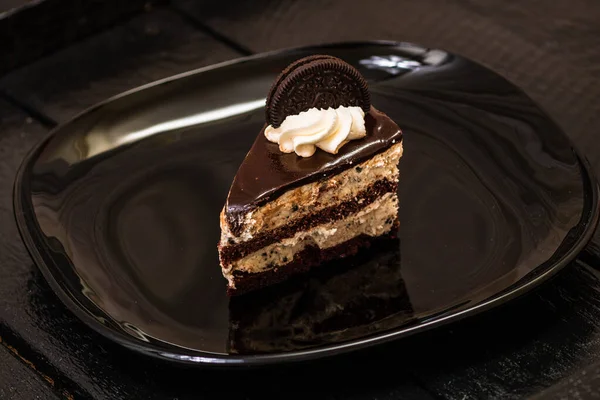 Κρεμώδες Cheesecake Μπισκότα Σοκολάτας Και Μπισκότα Κρέμας — Φωτογραφία Αρχείου