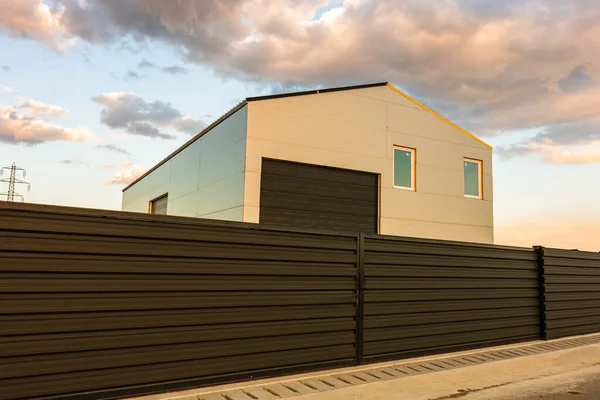 Edificio Almacén Industrial Metal Grande Exterior Del Almacén Hay Marcas — Foto de Stock