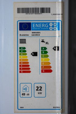 Avrupa Birliği enerji etiketi, merkezi ısıtmada izole edilmiş. Bükreş, Romanya, 2020
