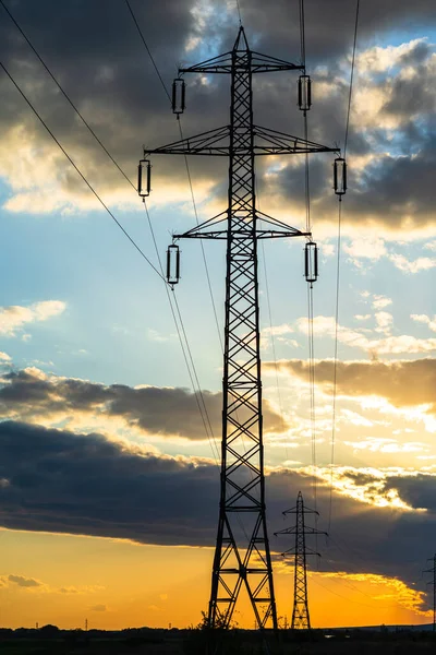 Hermoso Cielo Dramático Nubes Luces Puesta Sol Sobre Torre Transmisión — Foto de Stock