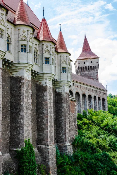 Hunyad Castle Castelo Corvin Hunedoara Romênia 2020 Detalhe Arquitetônico Exterior — Fotografia de Stock