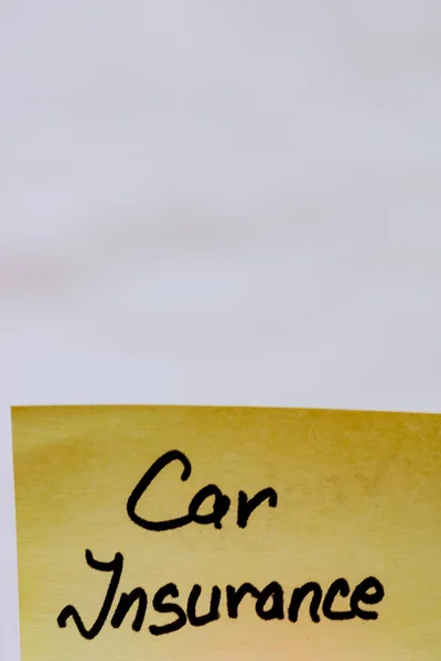 Seguro Automóvel Caligrafia Texto Close Isolado Papel Amarelo Com Espaço — Fotografia de Stock