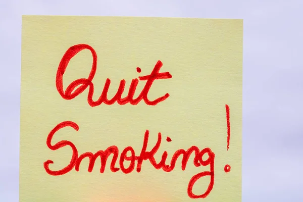 Quit Smoking Handwriting Text Close Isolated Yellow Paper Copy Space — Stock Photo, Image