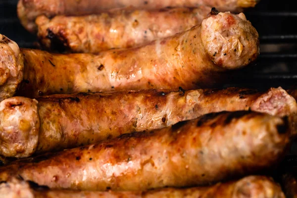 Gros Plan Sur Les Détails Des Saucisses Maison Sur Barbecue — Photo