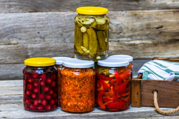 Frascos Com Variedade Legumes Enlatados Frutas Frascos Com Zacusca Conceito — Fotografia de Stock