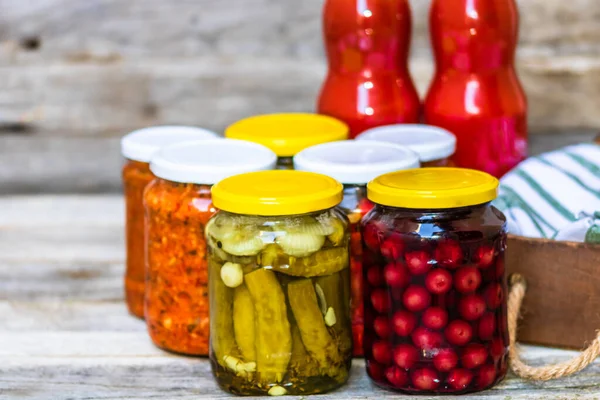 Frascos Con Variedad Verduras Frutas Enlatadas Frascos Con Zacusca Concepto — Foto de Stock