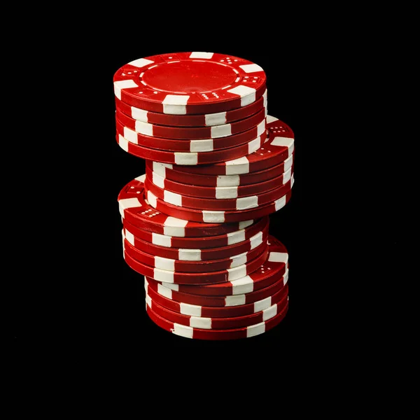 Rode Poker Chips Geïsoleerd Zwarte Achtergrond — Stockfoto