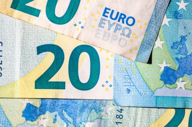 Avro banknotlarının detaylarına özen göster. Para banknotlarının makro detaylarını kapat, 20 Euro izole edilmiş. Dünya para kavramı, enflasyon ve ekonomi kavramı