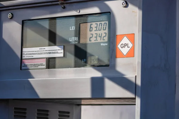 Elektronické Čerpací Čerpadlo Benzinometrem Zobrazení Cen Plynu Zobrazující Náklady Bukurešti — Stock fotografie