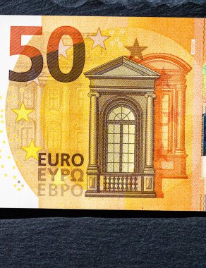 Avro banknotlarının detaylarına özen göster. Para banknotlarının makro detaylarını kapat, 50 Euro izole edilmiş. Dünya para kavramı, enflasyon ve ekonomi kavramı