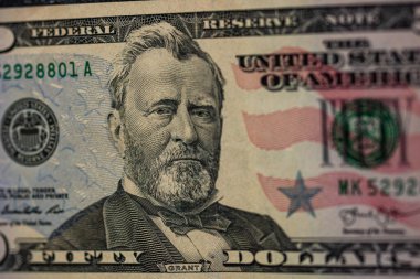 50 dolarlık banknotun detaylarına odaklan. Para banknotlarının makro detaylarını kapat, dolarları izole et. Dünya para kavramı, enflasyon ve ekonomi kavramı