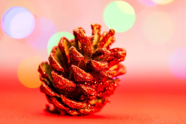 Décoration Pailletée Rouge Dans Une Composition Colorée Noël Isolée Sur — Photo