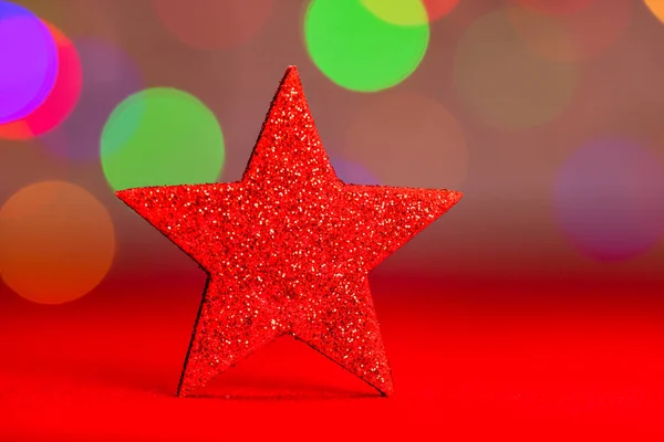 Decoração Brilhante Vermelho Uma Composição Natal Colorido Isolado Fundo Luzes — Fotografia de Stock